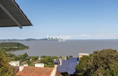 Casa deslumbrante vista do guaiba, 3 dormitórios, sendo 1 suite master com closet e banheira de hidro com vista para o rio