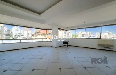 Cobertura com 222m² privativos, 3 quartos, 1 suite, lareira, piscina, 2 vagas no bairro rio branco