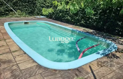 Casa de 3 dormitórios com piscina no bairro cristal.