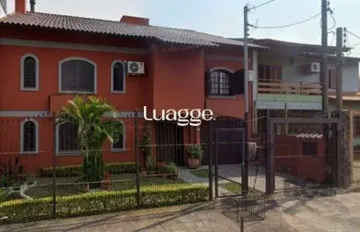 Casa de 04 dormitórios sendo 02 suíte com 03 pavimentos e 03 vagas de garagem.