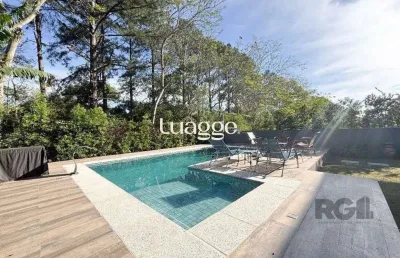 Casa em condomínio com pátio, piscina, 3 suítes e 2 vagas