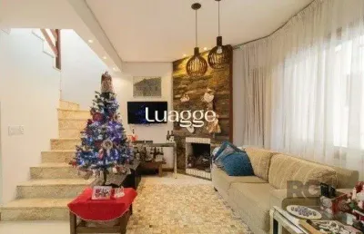 Casa em condomínio na zona sul, 3 quartos, suíte, lareira, churrasqueira, 2 vagas de garagem coberta.