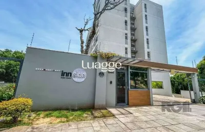 Apartamento de 2 dormitórios, living, cozinha planejada, área de serviço, banheiro social e 1 vaga de garagem escriturada.