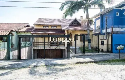 Casa para venda com 3 dormitórios, sendo 1 suites, e 3 vagas no bairro imperial parque