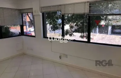 Excelente sala comercial. 2 salas muito espaçosas e uma meno