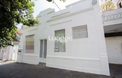 Casa comercial com aproximadamente 157m² privativos
