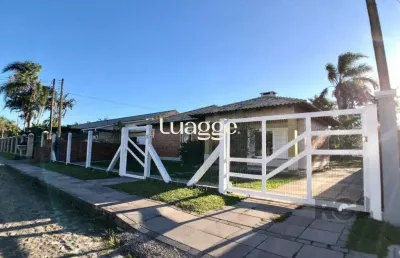 Em atlântida, casa com 1140m², 320 m² de área privada, 3 dorms (1 suíte)