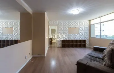 Apartamento de 02 dormitórios com móveis e roupeiros planejados