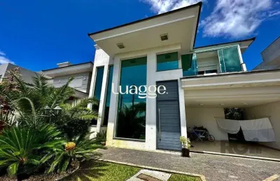 Casa em condominio com tres dormitórios tres suites