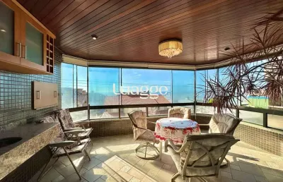 Apartamento à venda com sacada de frente e vista para o mar!