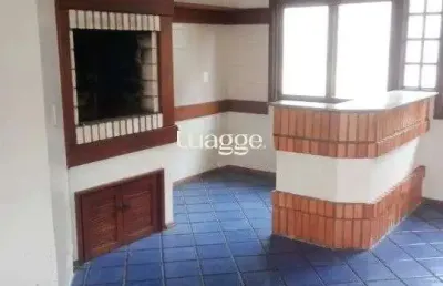 Casa residencial para locação no bairro tristeza - aproximadamente 180m² área privativa - 05 dormitórios sendo 01 suíte - piso cerâmico/laminado - pátio com piscina - gradeada