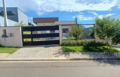 Linda casa térrea com 3 quartos, suíte e edícula à venda em atibaia