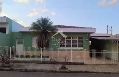 Alugue casa com 3 dormitórios no centro, próxima à santa casa