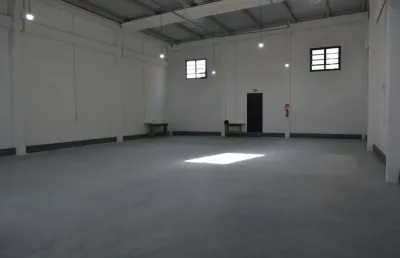 Excelente galpão comercial para locação no centro de palhoça!