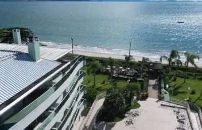 Cobertura com 3 quartos, 3 suítes, escritório, mobiliada,  à venda,com 328 m² pé na areia na cachoeira do bom jesus - florianópolis/sc