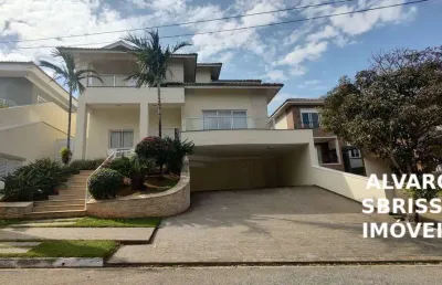Linda casa térrea feita pelo atual proprietário. com piscina. 300m2ac 600m2at. documentação pronta para financiamento. climatizada