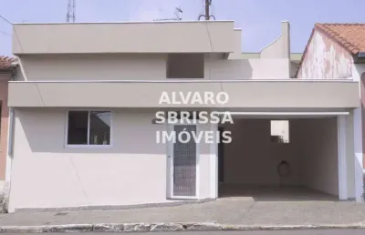 Casa térrea no centro da cidade de itu com 2 dormitórios, totalmente reformado, acabamento muito bom.