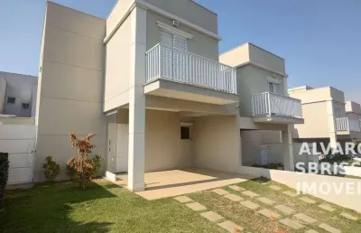 Sobrado com três dormitórios sendo uma suíte, a dois minutos do shopping e do pão de açúcar e a 5 do centro da cidade
