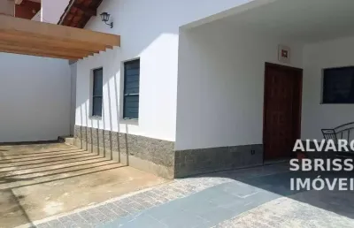 Casa espaçosa com 3 quartos, suíte, churrasqueira e garagem para 4 carros – conforto e praticidade para sua família!