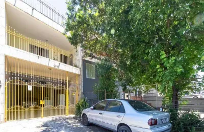 Casa a venda no jardim mutinga, com piscina, excelente para renda extra.