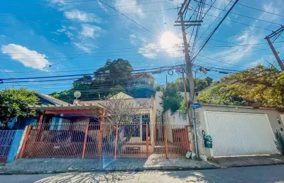 Casa de 160m²  3 em 1 localizada em bairro residencial tranquilo