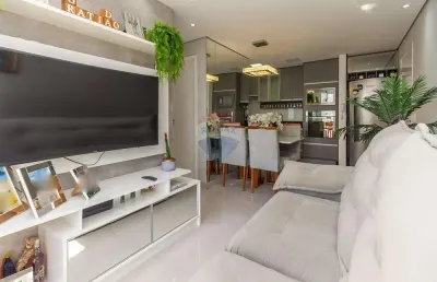 Apartamento reformado 2 dormitórios, sendo 1 suite, sacada e vaga.