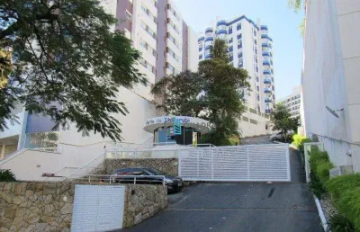 Amplo apartamento com dois quartos e sacada com churrasqueira