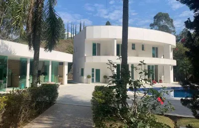 Casa de condomínio de alto padrão para venda com 500 metros quadrados em arujá - sp.