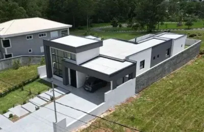 Casa térrea à venda no condomínio reserva santa maria nature no jardim do golf i em jandira - sp