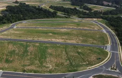Terreno à venda no condominio villa dos pinheiros em indaiatuba - sp.