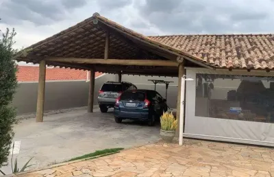 Casa de condomínio para venda possui 200 metros quadrados com 3 quartos