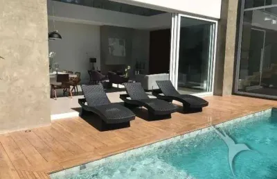Casa de condomínio para venda tem 567 metros quadrados com 3 quartos