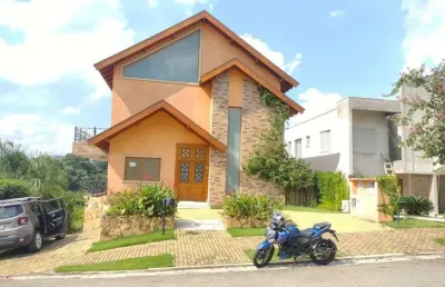 Casa de condomínio sobrado para venda tem 500 metros quadrados com 4 quartos