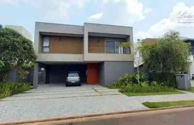 Casa de condomínio sobrado para venda tem 420 metros quadrados com 4 quartos