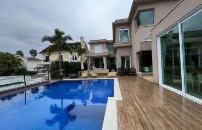 Casa alto padrão à venda no alphaville em santana do parnaíba - são paulo.