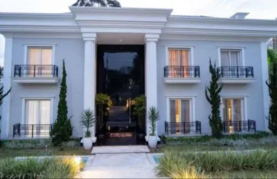 Casa de luxo mobiliada à venda no condomínio tamboré 3 em santana de parnaíba - sp.