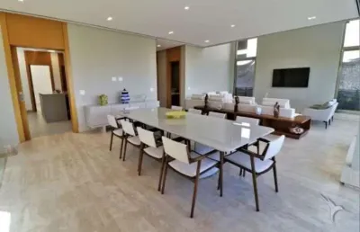 Casa de condomínio para venda tem 575 metros quadrados com 4 quartos