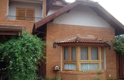 Casa de condomínio para venda com 330 metros quadrados com 4 quartos