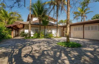 Casa para venda tem 588 metros quadrados com 7 quartos em barra do sahy - são sebastião - sp