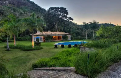 Casa de condomínio para venda possui 1000 metros quadrados com 8 quartos no rj.