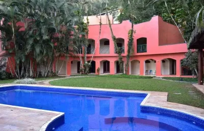 Casa de condomínio para venda possui 415 metros quadrados com 6 quartos