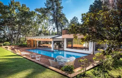 Casa de alto padrão à venda em campos do jordão - sp.