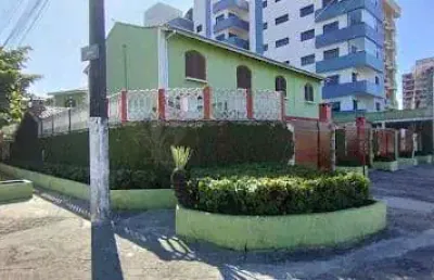 Casa em condomínio horizontal em um dos melhores bairros da cidade de frente para o mar !