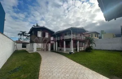 Linda casa de 4 quartos a 300 metros da praia em massaguaçu, caraguatatuba-sp