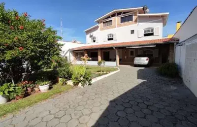 Casa à venda 4 quartos, 4 suites, 10 vagas, 215m², aruan, caraguatatuba - sp