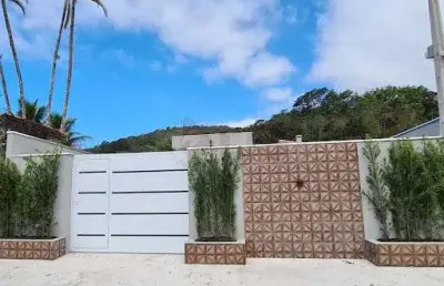Casa com  3 dormitórios, sendo 1 suíte ampla e confortável, espaço gourmet e piscina
