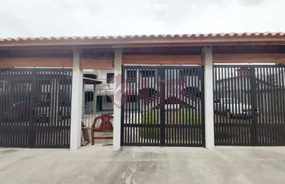 Venda de casa em condomínio a 300 metros da praia martim de sá!