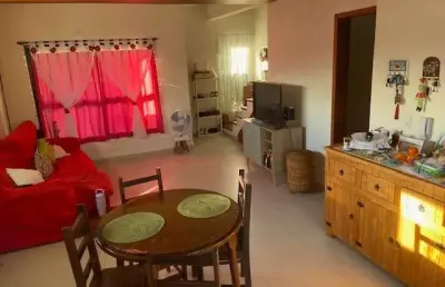 Sobrado em condomínio, próximo ao colégio adventista, lugar tranquilo. venha visitar