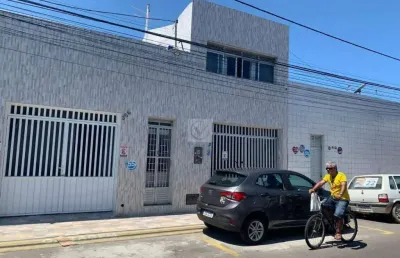 Casa com 4 quartos à venda na Avenida Carlos Burlamarqui, Centro, Aracaju
