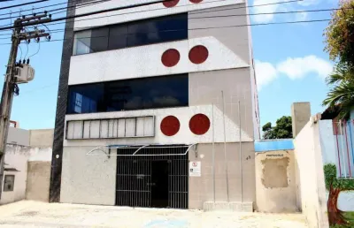 Prédio comercial no bairro são josé em frente a praça da bandeira